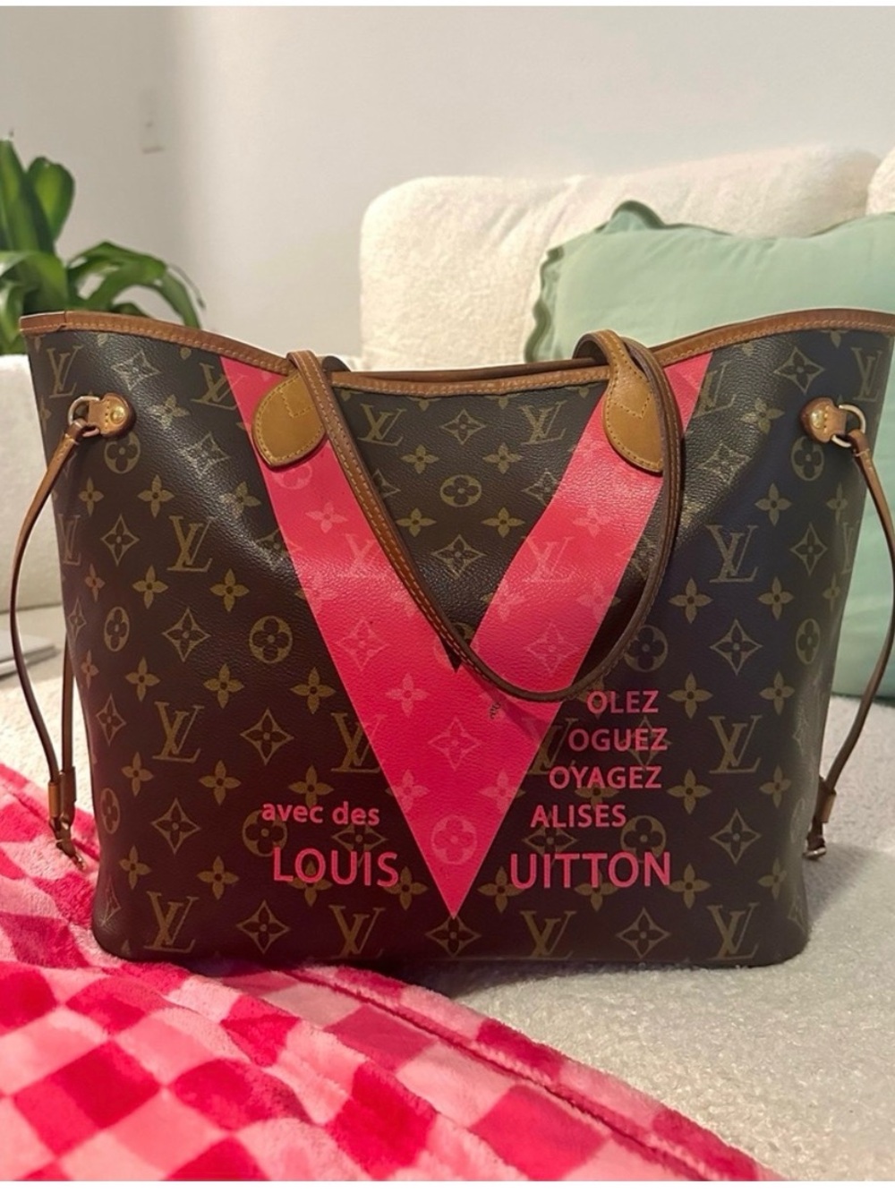 AUTHENTIC!!! Louis Vuitton Monogram Canvas Tote with Pink V Graphic